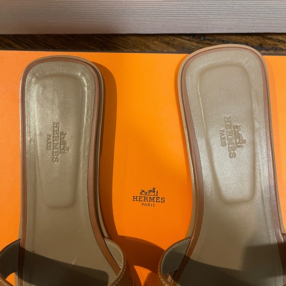Hermes Oran Sandal Gold 42 - Picture 3 of 6